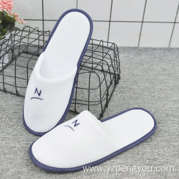 New design cheap slipper with custom logo